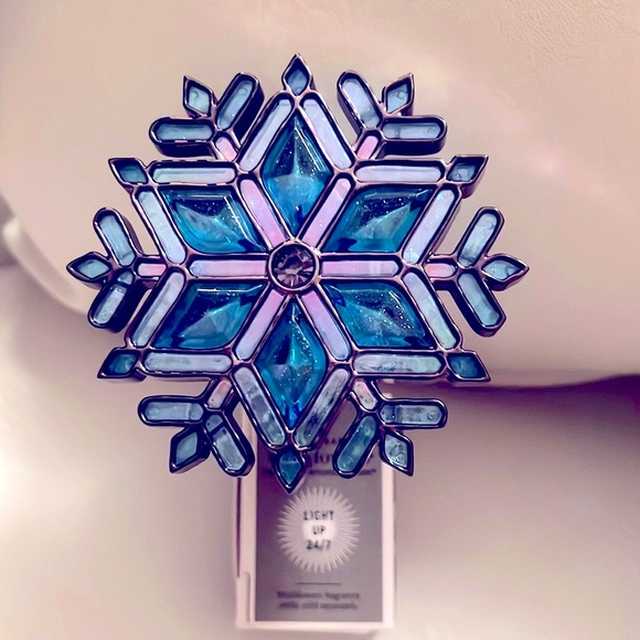 Snowflake ❄️ Light Up Nightlight!! - Picture 1 of 3